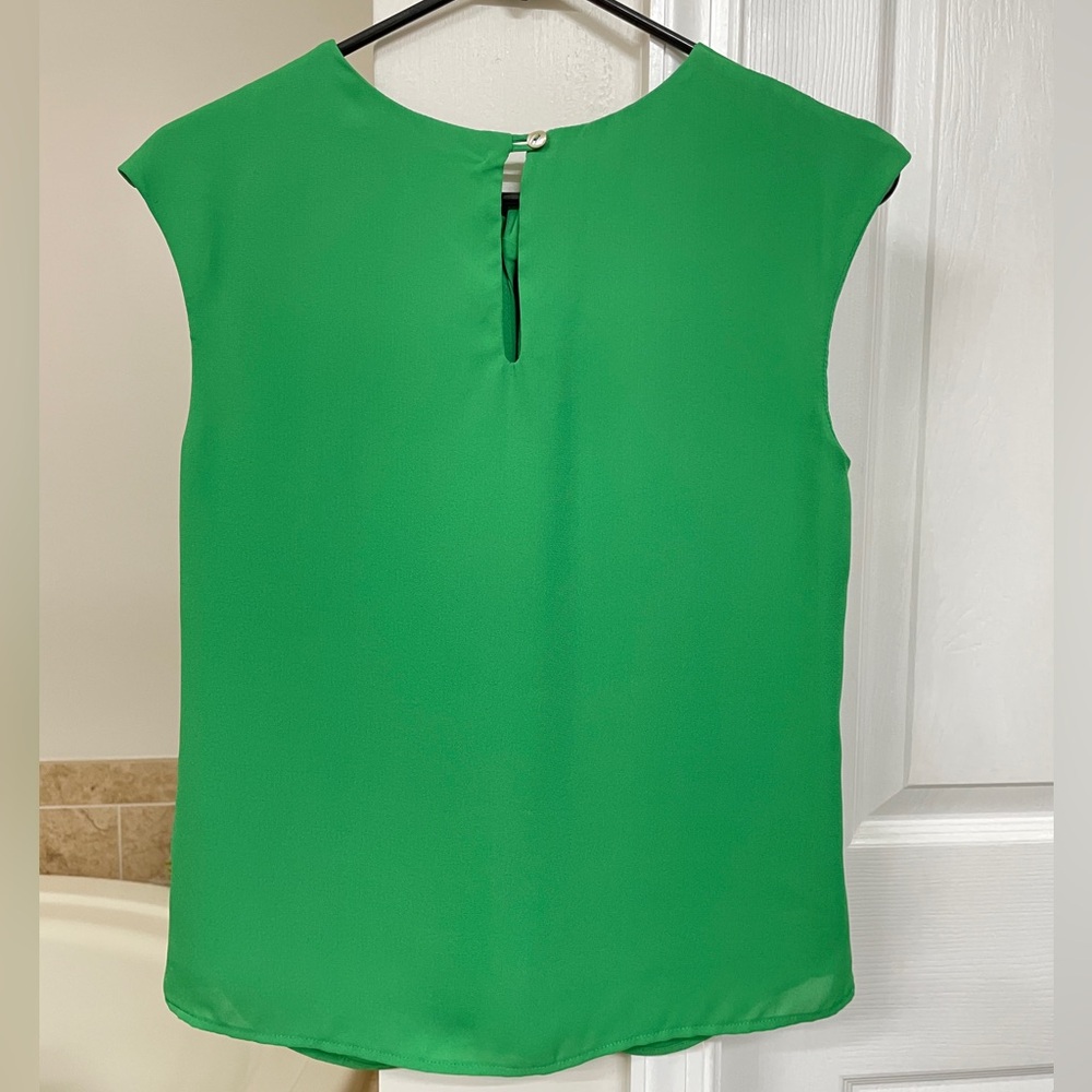 West K: XS Green Sleeveless Keyhole Twist Front - Picture 6 of 9